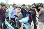 王岐山在参加湖南代表团审议时强调保持定力恒心 确保伟大复兴航船行稳致远